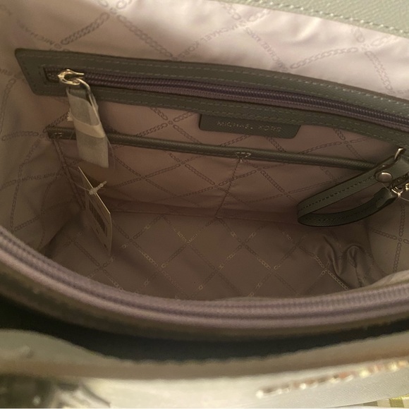 SOLD! NEW! Michael Kors Pearl Grey Voyager Crossgrain Leather Medium Tote Bag - Picture 11 of 12
